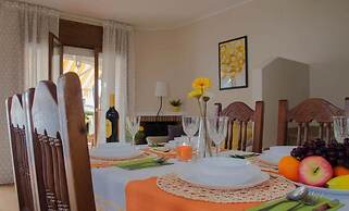 Nice Home see French Title