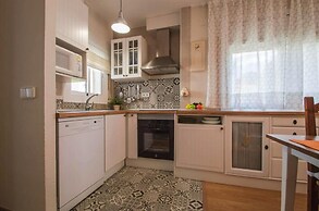 Nice Home see French Title