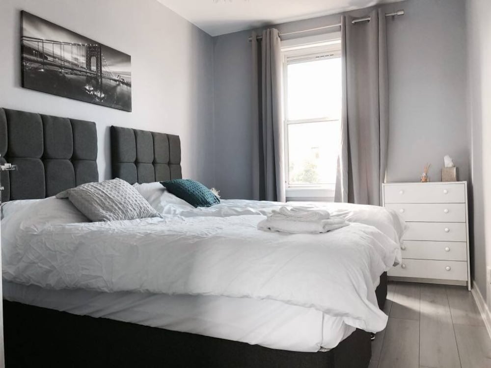 2 Bedroom Flat - Sleeps 4 - Parking - Wifi