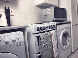 2 Bedroom Flat - Sleeps 4 - Parking - Wifi