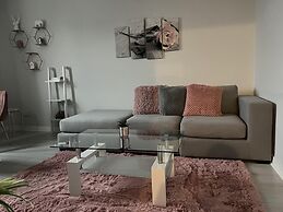 2 Bedroom Flat - Sleeps 4 - Parking - Wifi