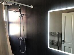 2 Bedroom Flat - Sleeps 4 - Parking - Wifi