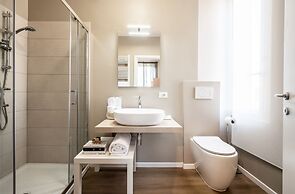 Emilia Suite Essence
