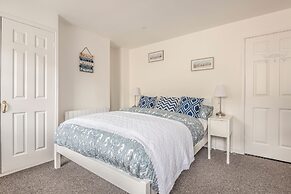 Cottage - Sleeps 6 - Pet Friendly - Patio
