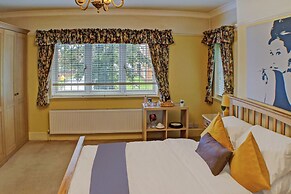 OYO Wayside Hotel