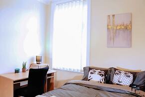 Beautiful 5-bed House Roker Beach