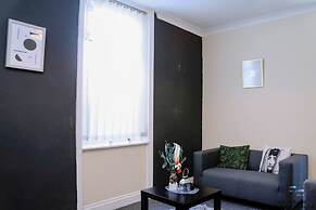 Beautiful 5-bed House Roker Beach