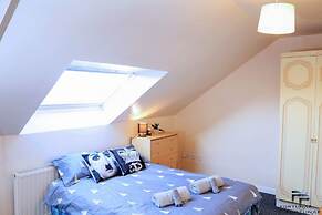 Beautiful 5-bed House Roker Beach