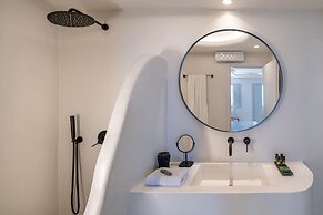 Akra Suites & Spa