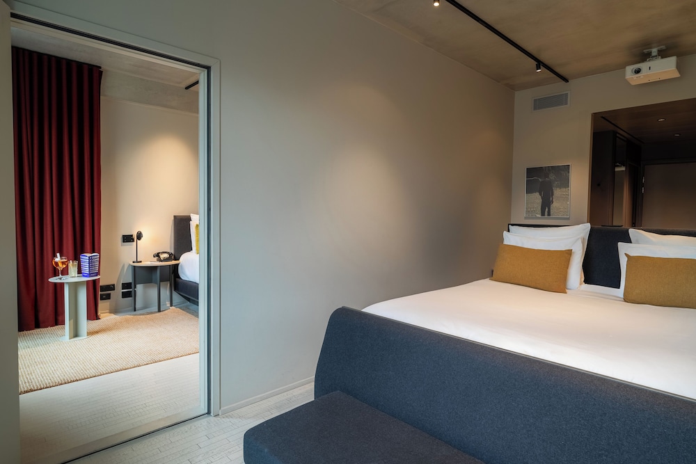 mk2 Hotel Paradiso Nation