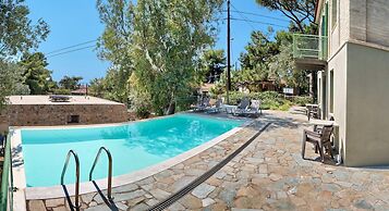 Ouzo Traditional House with private pool