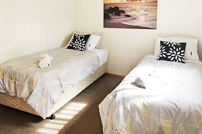 Rye Sleeps 10, Great Weekender