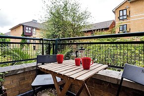 Panoramic Docklands Home