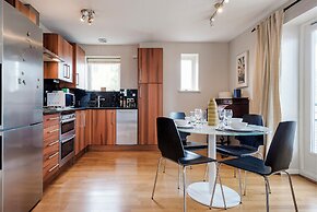 Panoramic Docklands Home