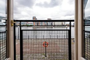 Panoramic Docklands Home