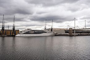 Panoramic Docklands Home