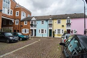 A Hidden Mews
