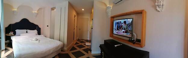 Espana Condo By Som