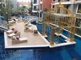 Espana Condo By Som