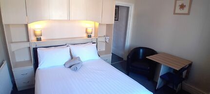 Home and Away Guesthouse