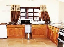 Thompsons Arms Holiday Lets + B & B