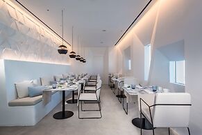 Grace Hotel, Auberge Collection