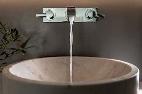 Grace Hotel, Auberge Collection