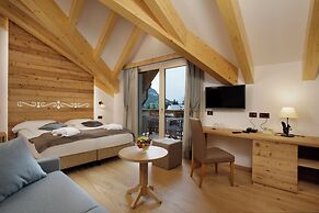 Tevini Dolomites Charming Hotel
