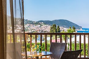 Skopelos Holidays Hotel