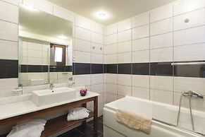 Skopelos Holidays Hotel