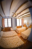 Hermanos Macías Hotel