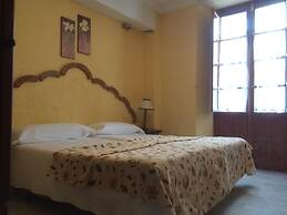 Hermanos Macías Hotel