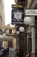 Hermanos Macías Hotel