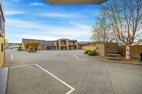 Avenue Motel