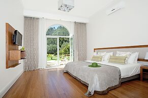 Cascade Country Manor