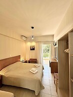 Manolis Apartments