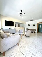 Manolis Apartments