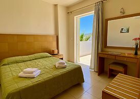 Manolis Apartments