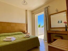 Manolis Apartments
