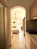 Manolis Apartments