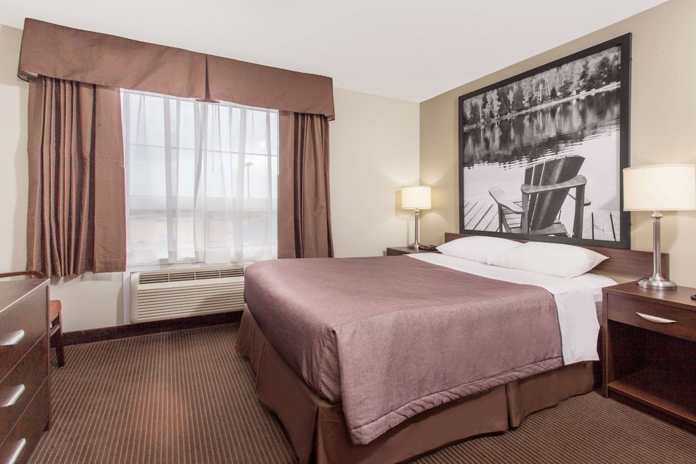 Super 8 by Wyndham Red Lake ON