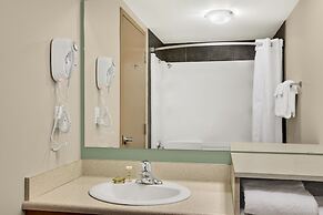 Super 8 by Wyndham Red Lake ON
