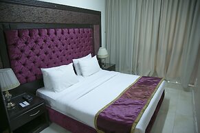 Queen's Suite Hotel