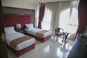 Queen's Suite Hotel