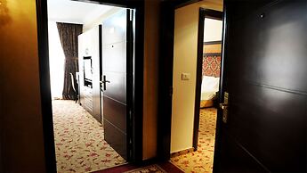 Queen's Suite Hotel