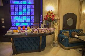 Queen's Suite Hotel