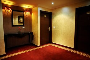 Queen's Suite Hotel