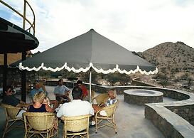 Etusis Lodge