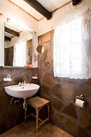 Etusis Lodge