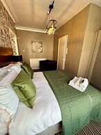 Delovely Hotel